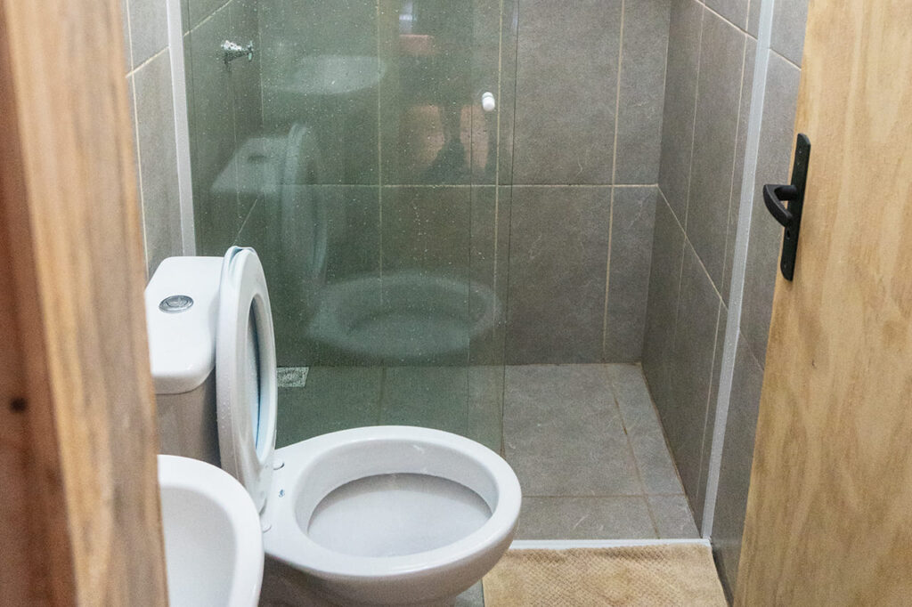 banheiro-privativo-chale-mata-atlantica-pousada-rupestre-petar
