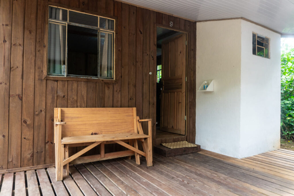 varanda-chale-mata-atlantica-pousada-rupestre-petar