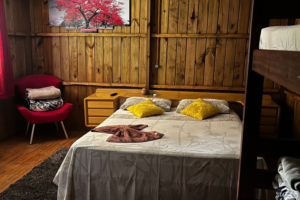 02-cama-de-casal-chale-mata-atlantica-pousada-rupestre-iporanga-petar