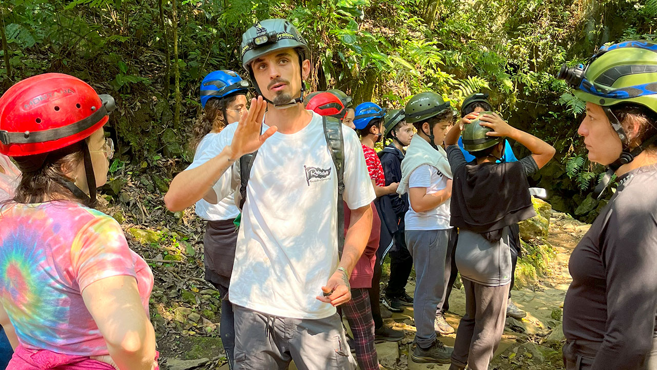 guias-ambientais-explicando-sobre-a-fauna-local-do-petar