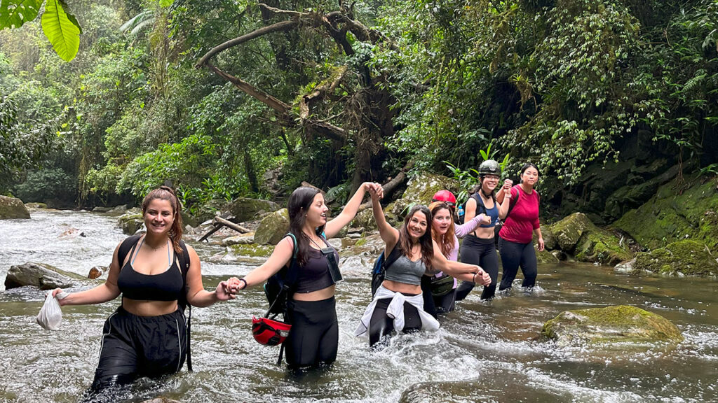 percusso-molhado-da-trilha-do-rio-betari-no-petar