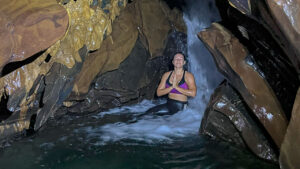 cachoeira-dentro-da-caverna-ouro-grosso-no-petar